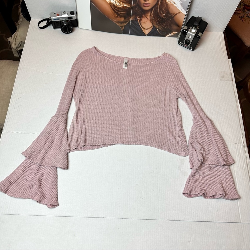 Jolie pink ribbed cropped top with flair sleeves